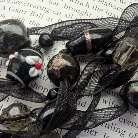 Elegant Black Beaded Bracelet - Picture 9 of 13